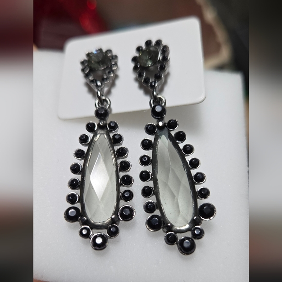 Avon Vintage Earrings Black Glass Stones Teardrop Earrings - Picture 13 of 16
